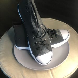New without tags high top Converse